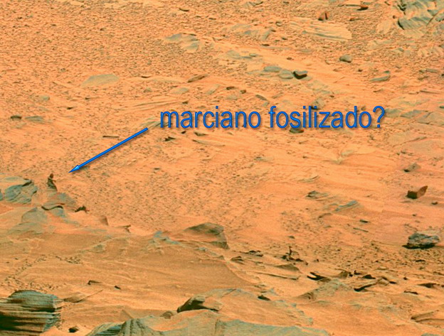 Marciano humanoide en la superficie de Marte